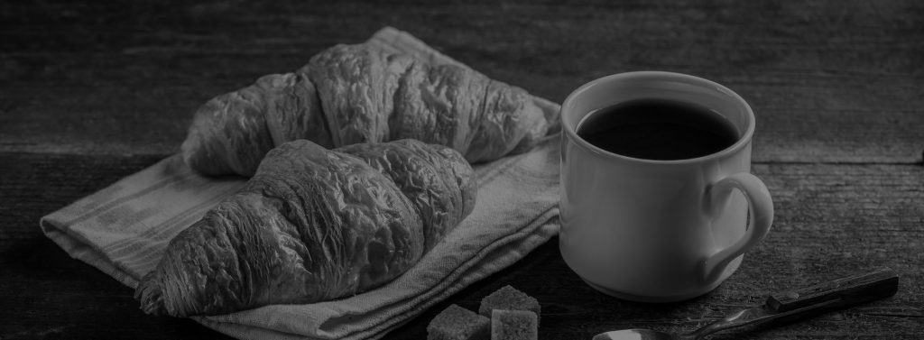 Café et croissants petit déjeuner Anglet
