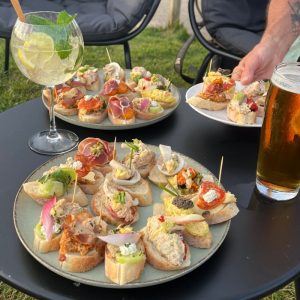 tapas maison en terrasse au restaurant La Chaloupe à Anglet