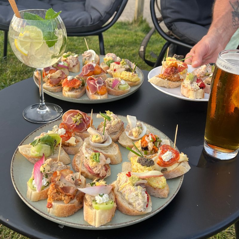 tapas maison en terrasse au restaurant La Chaloupe à Anglet